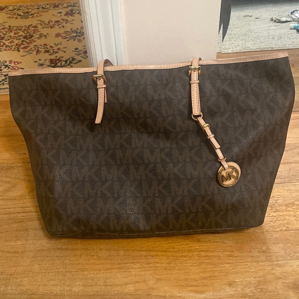 Michael kors medium size tote bag
